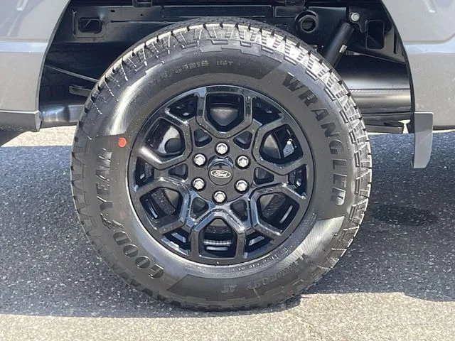 New 2026 Carbonized Gray Metallic Ford XLT image 7