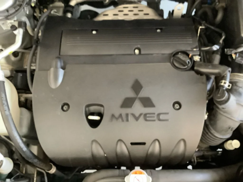 Used 2020 Silver Mitsubishi 2.0 SE image 21