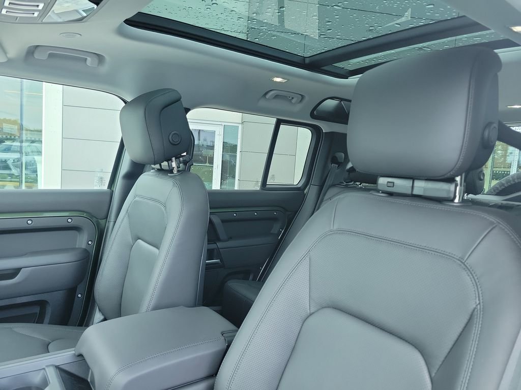 New 2026 Woolstone Green LAND ROVER X-Dynamic SE image 25