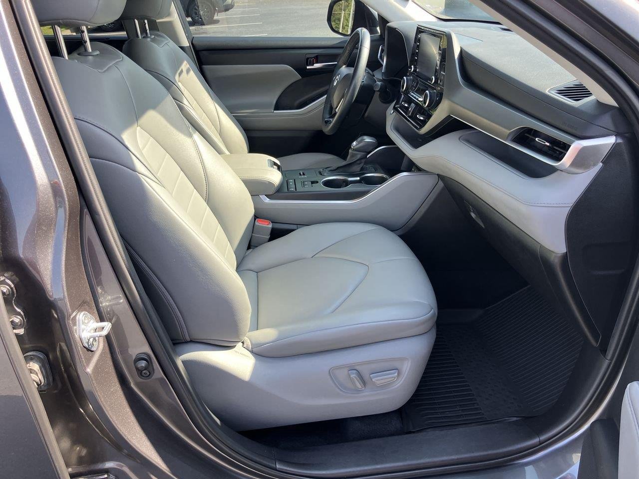 Used 2021 Gray (Magnetic Gray Metallic) Toyota XLE image 36