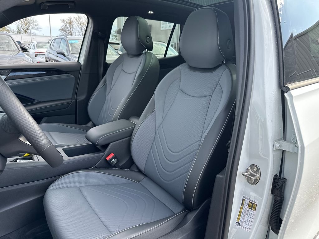 New 2026 White/off-white Volkswagen 2.0T SE R-Line Black image 9