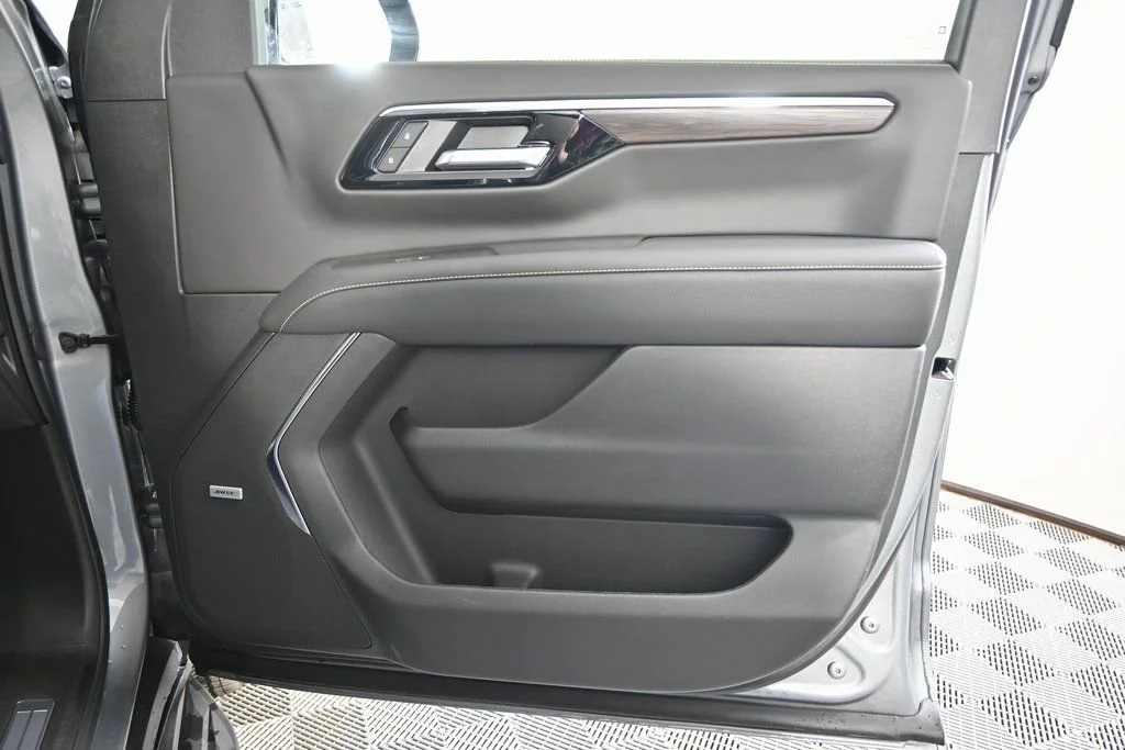 2026 Chevrolet Suburban Premier - Photo 12