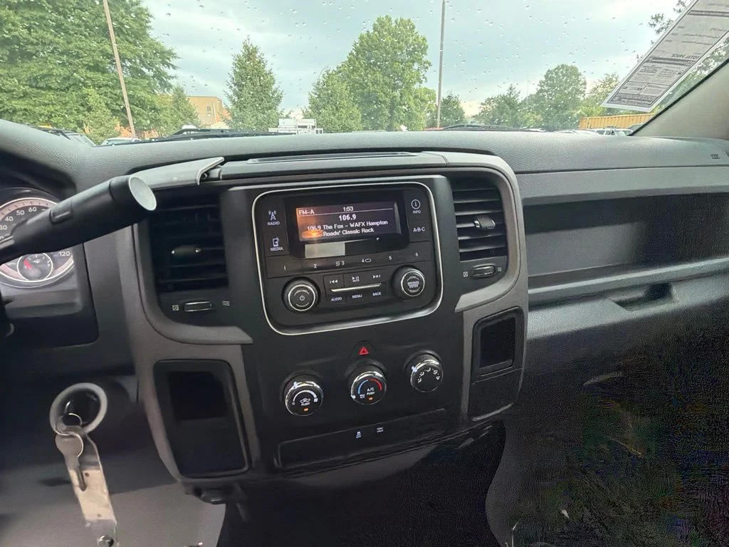 Used 2016 Bright Silver Clearcoat Metallic Ram Tradesman image 15