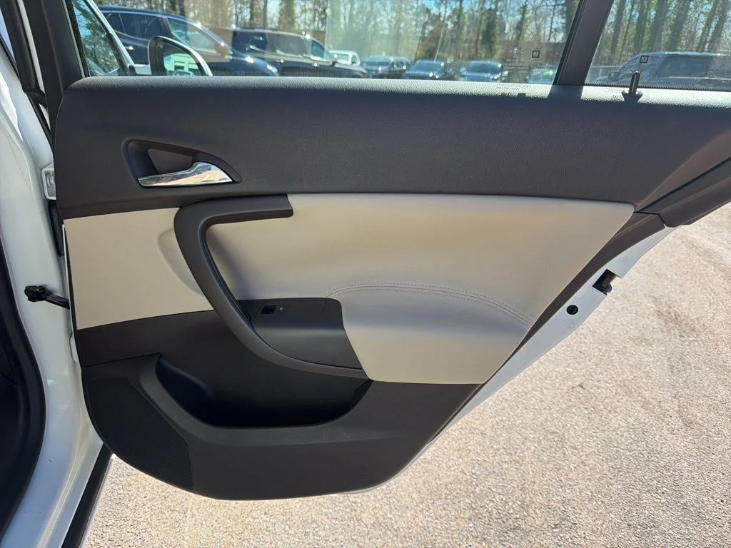 Used 2011 White Buick CXL image 27