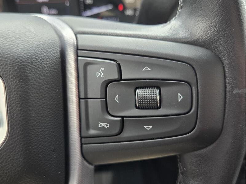 Used 2022 Onyx Black GMC 4WD CREW CAB 147" SLT image 32