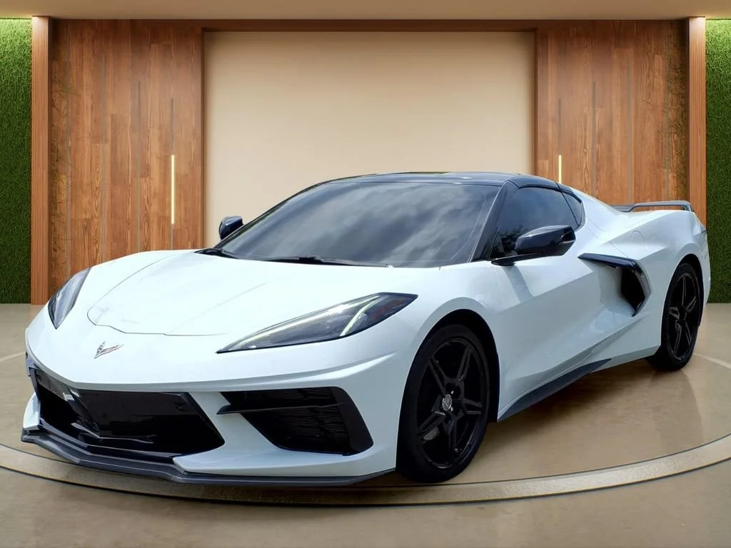 Used 2020 ARCTIC WHITE Chevrolet 2LT image 24