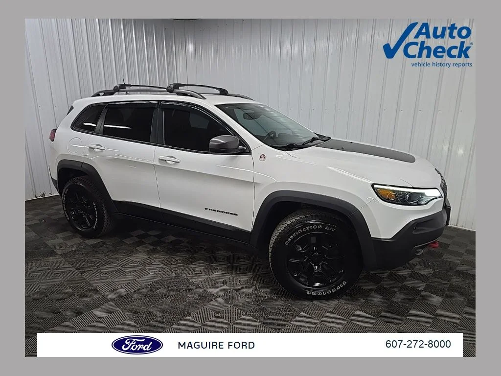Used 2019 White Jeep Trailhawk image 1