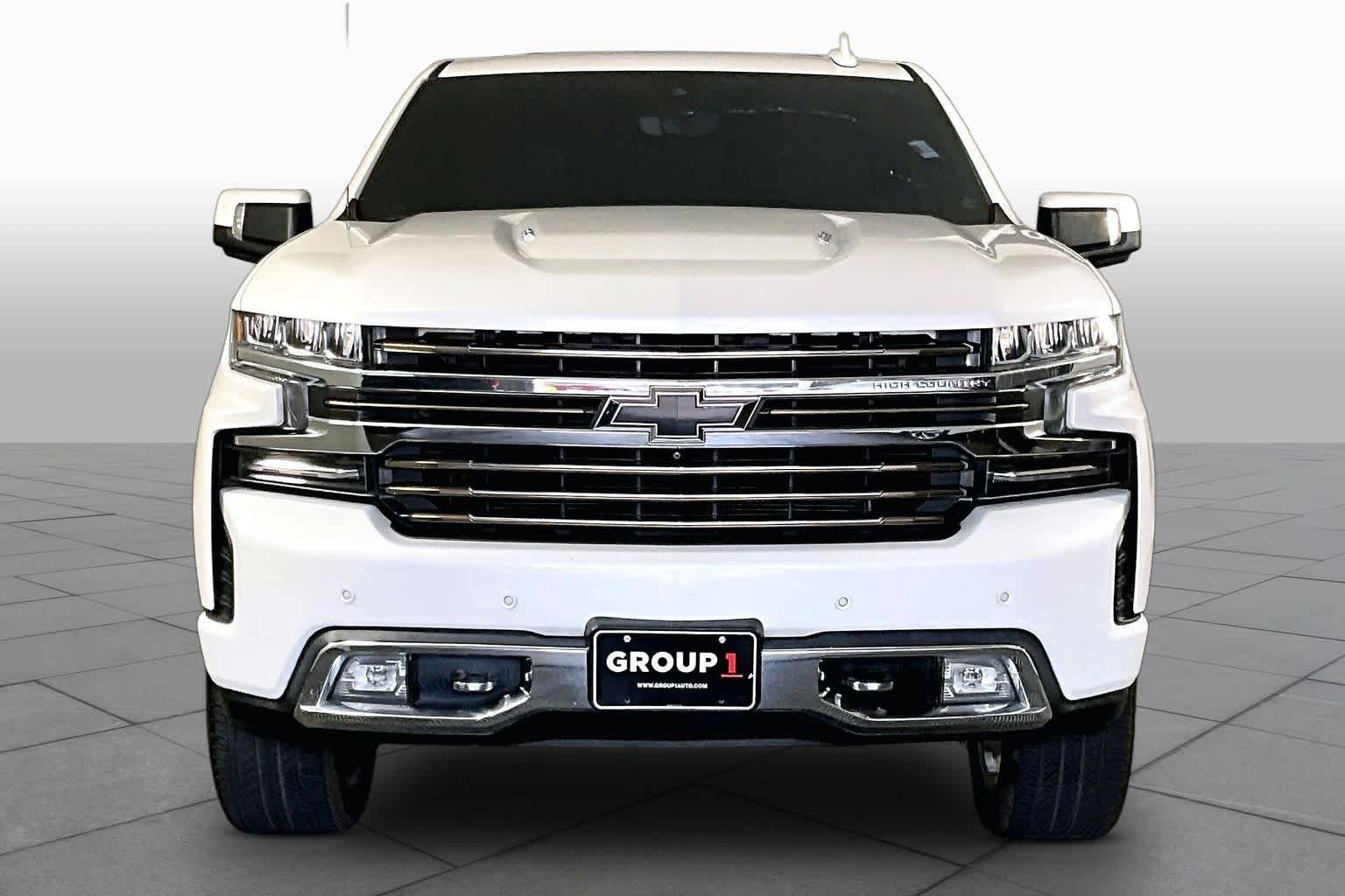 Used 2019 Iridescent Pearl Tricoat Chevrolet High Country image 4