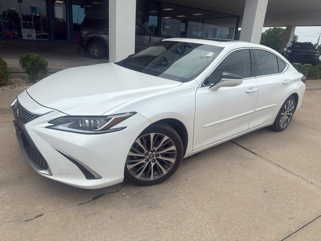 Used 2020 Eminent White Pearl Lexus Base image 2