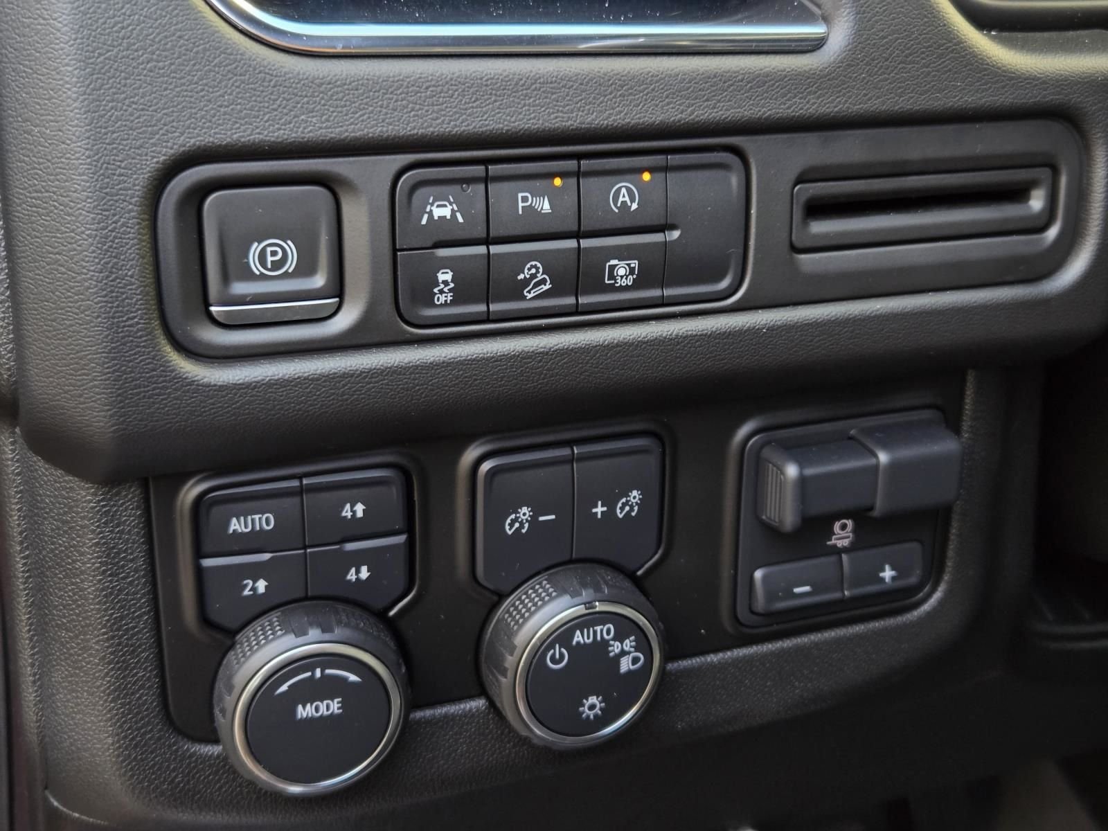 2024 Chevrolet Suburban Z71 - Photo 25