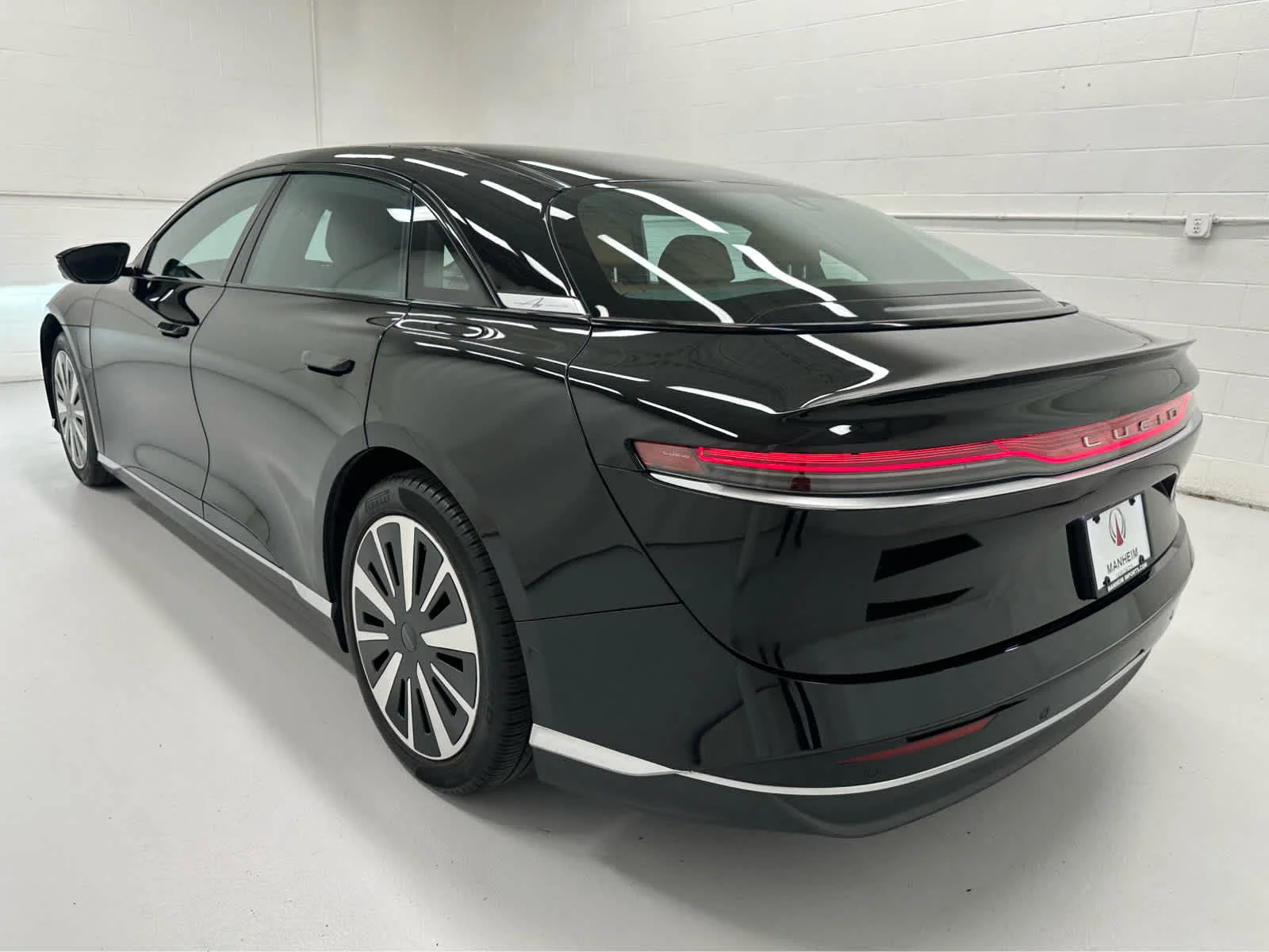 Used 2025 Infinite Black Metallic Lucid Touring image 6