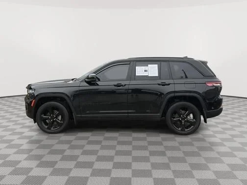 Used 2023 Black Jeep Altitude X image 6