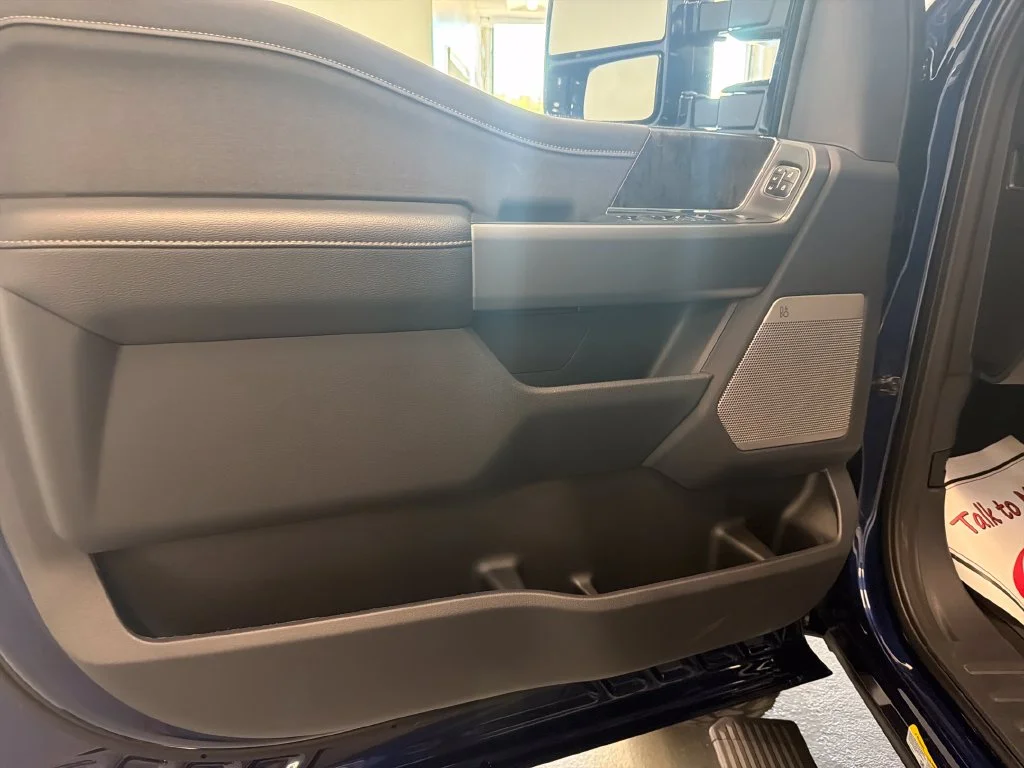 Used 2027 Blue Ford Lariat image 12