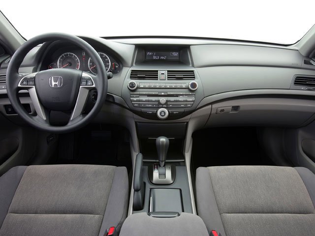Used 2008 Alabaster Silver Metallic Honda LX-P image 4