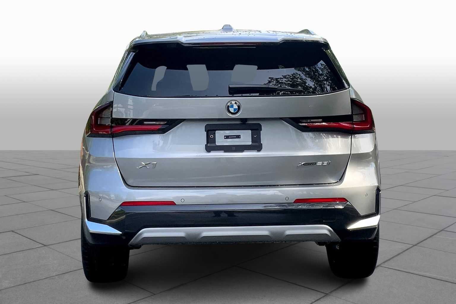 Used 2026 Space Silver Metallic BMW xDrive28i image 4