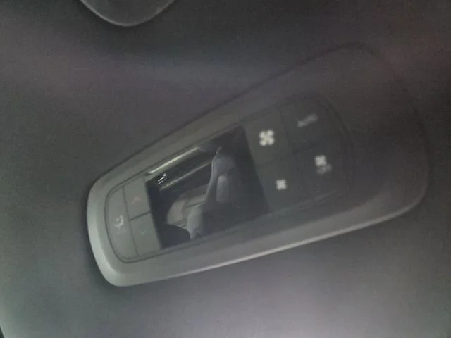 New 2026 Diamond Black Crystal Pearl-Coat Exterior Paint Chrysler Select image 33