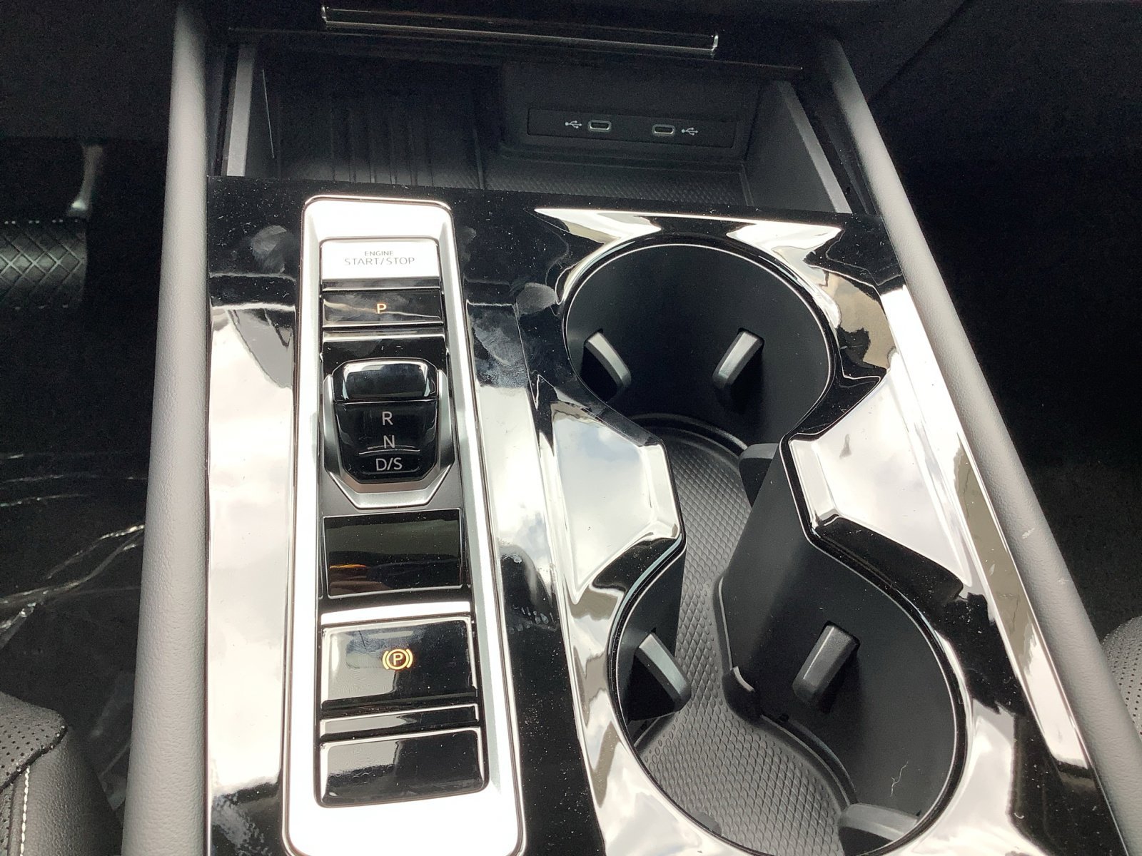 New 2025 Pure White Volkswagen 2.0T SE w/Technology image 16