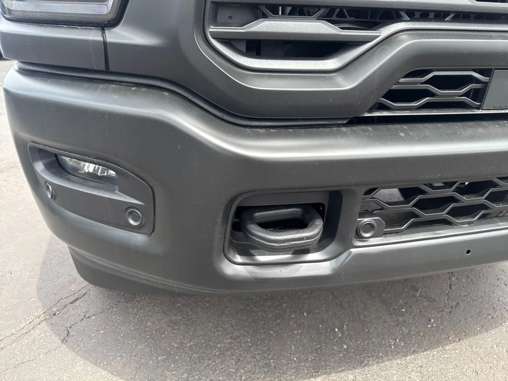 New 2026 Diamond Black Crystal Pearl-Coat Exterior Paint RAM TRADESMAN image 9