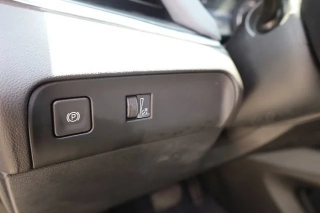 Used 2023 Ebony Twilight Metallic Buick Essence image 19