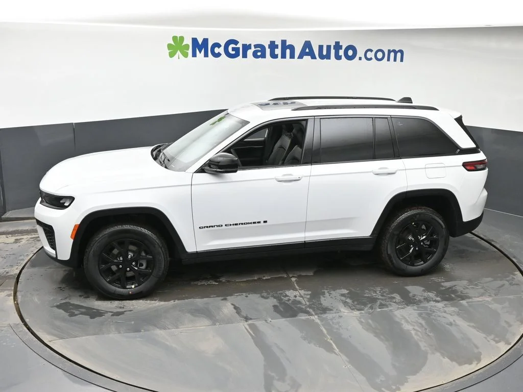 New 2026 White Jeep Altitude image 23