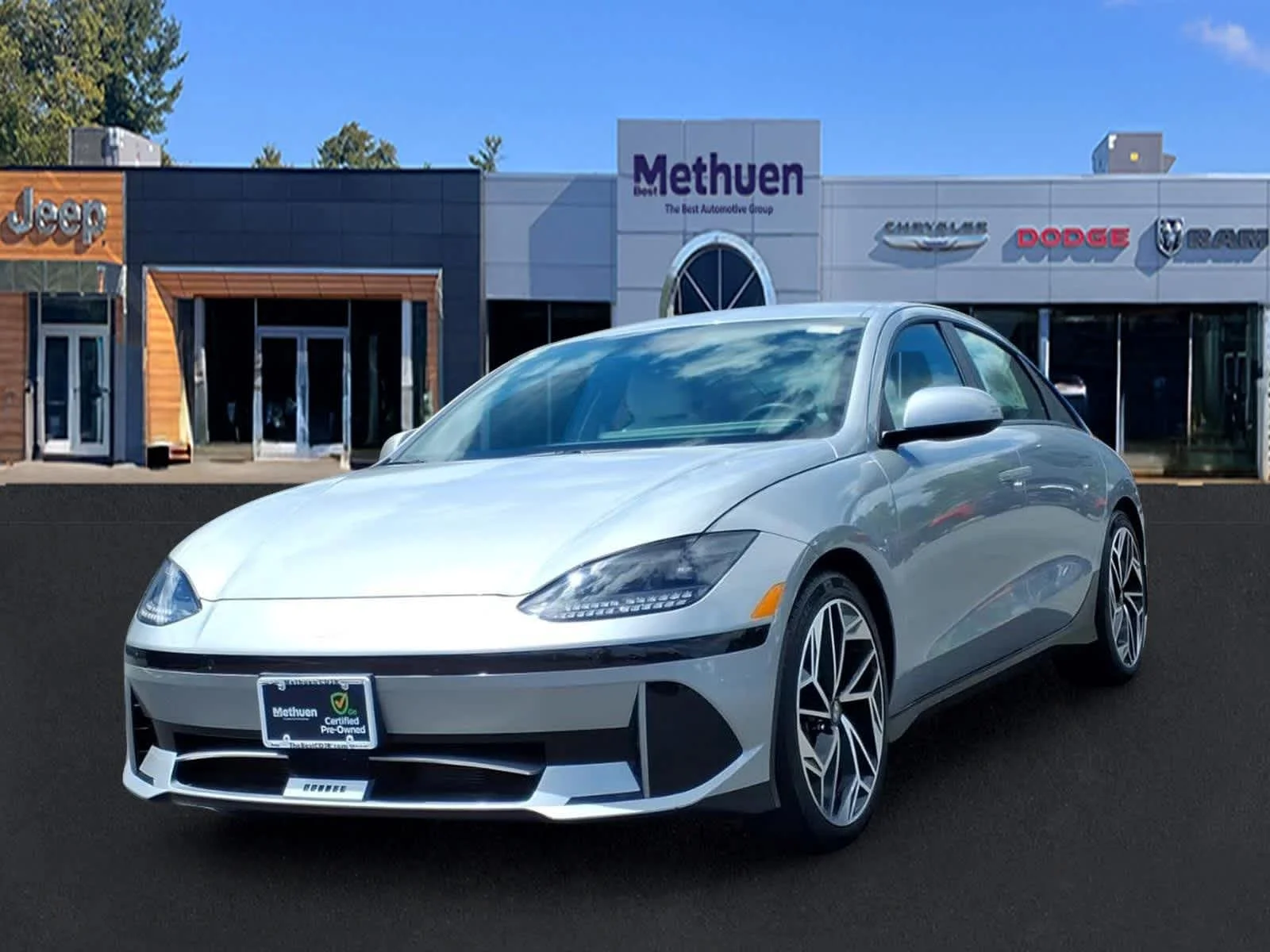 Used 2023 Curated Silver Hyundai SEL image 9