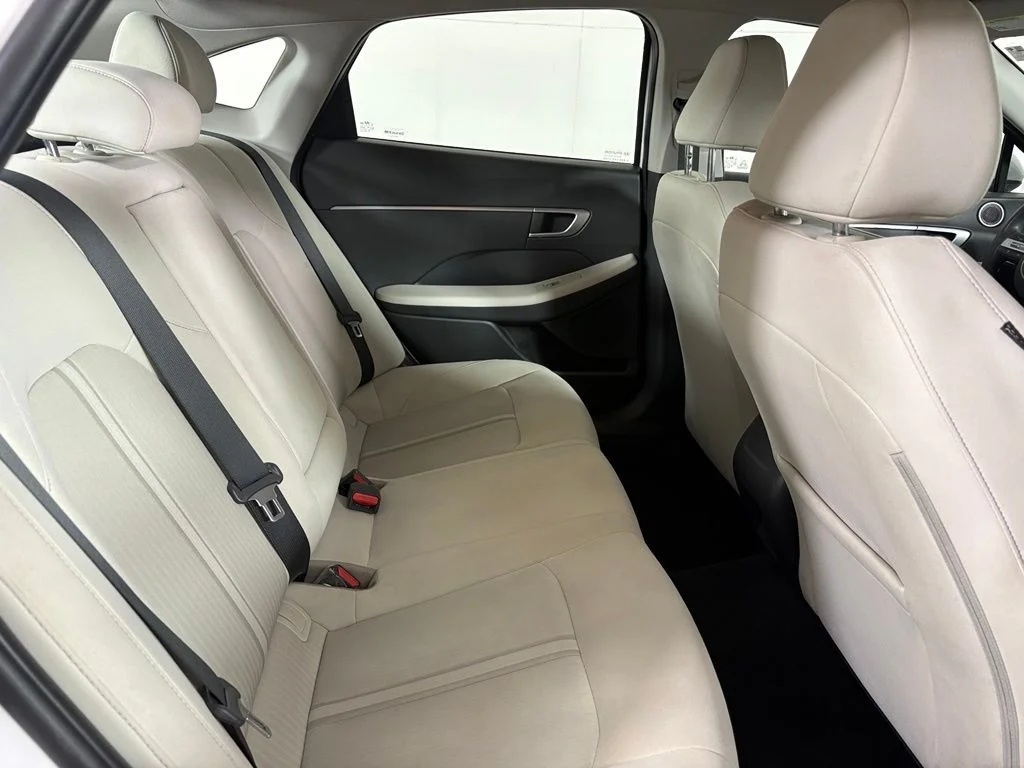 Used 2025 White Hyundai SEL image 17