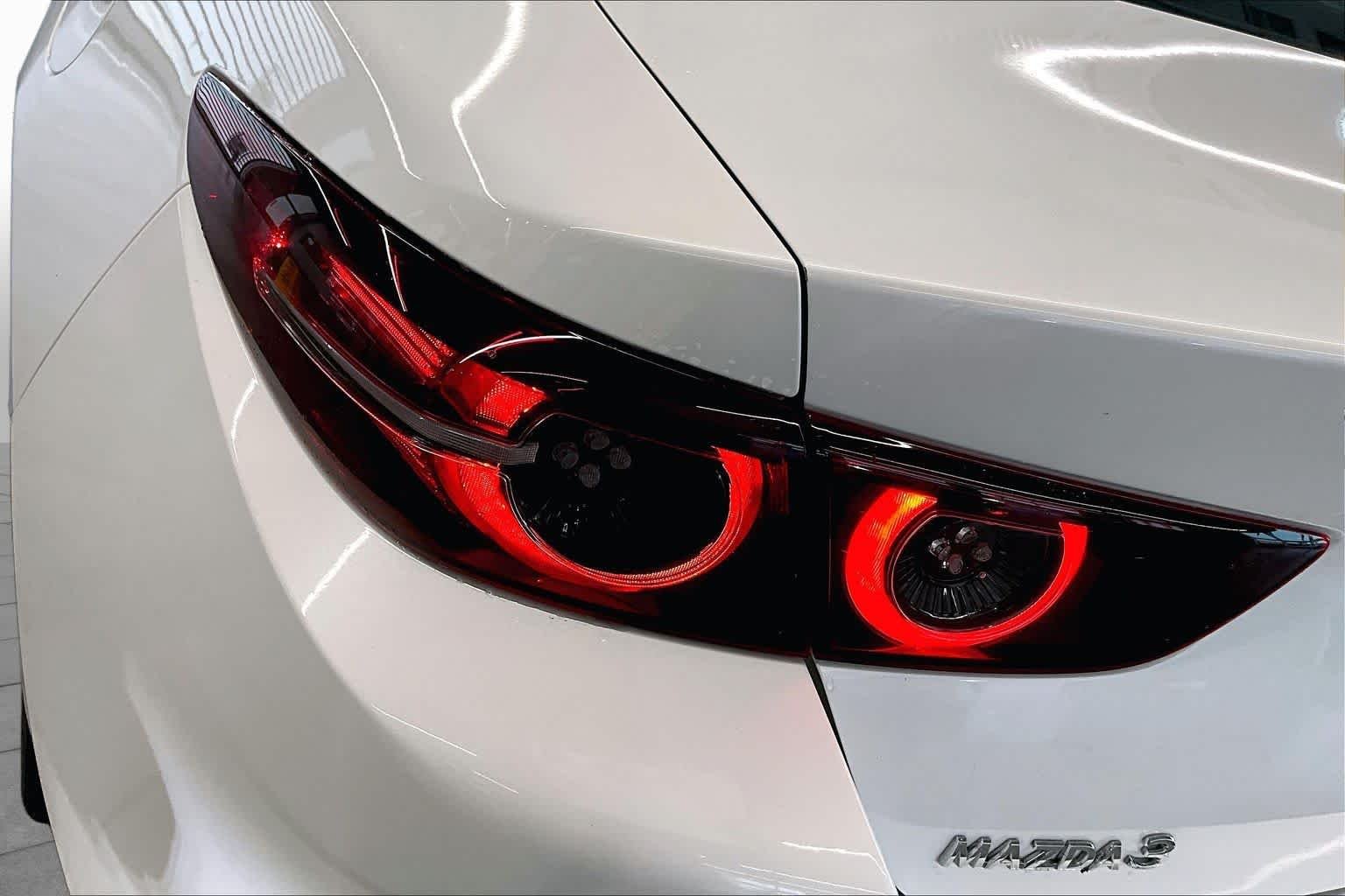 Used 2019 Snowflake White Pearl Mica Mazda w/Premium Pkg image 27