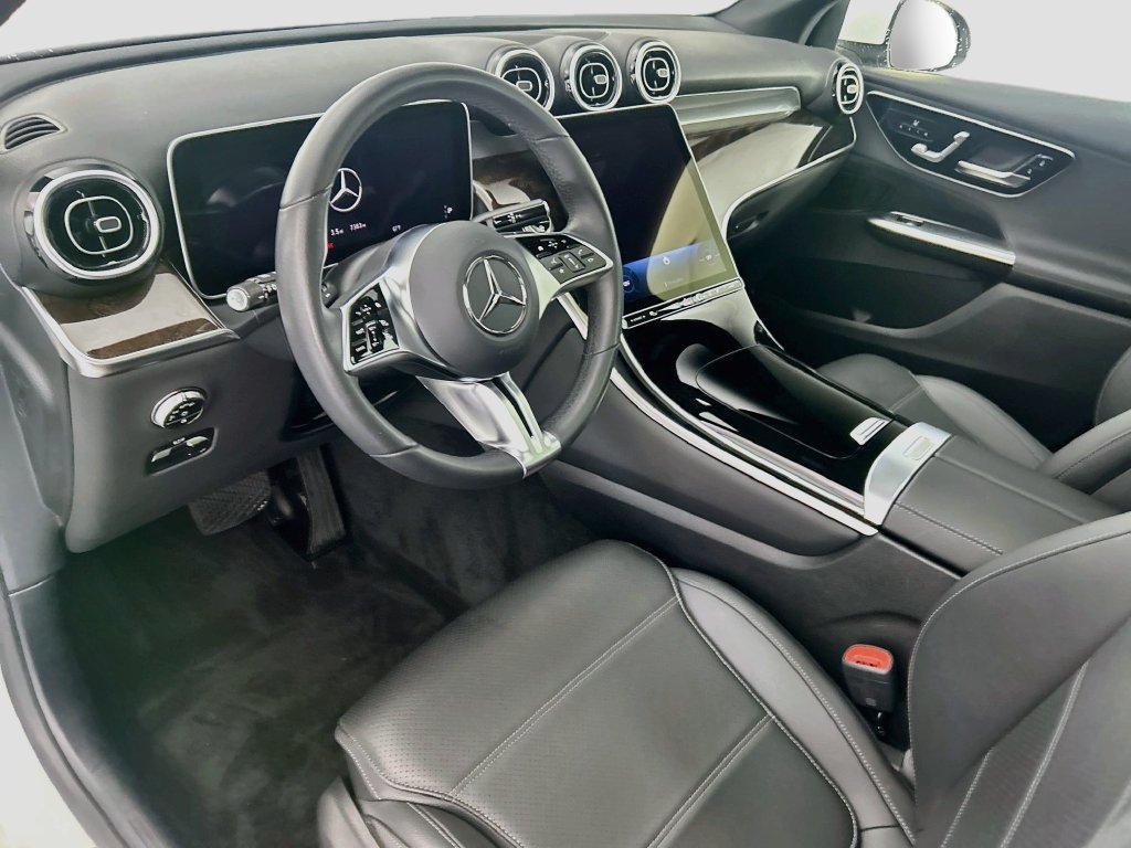 Certified Used 2026 Polar White Mercedes-Benz GLC 300 image 9