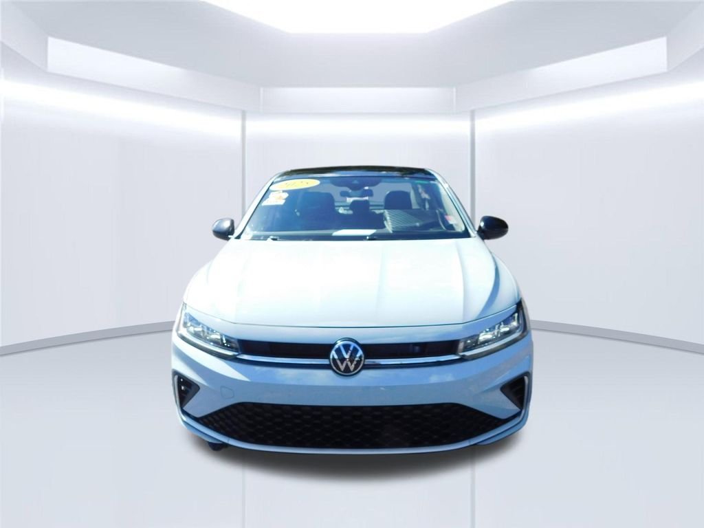Used 2025 Monterey Blue Volkswagen 1.5T SE image 8