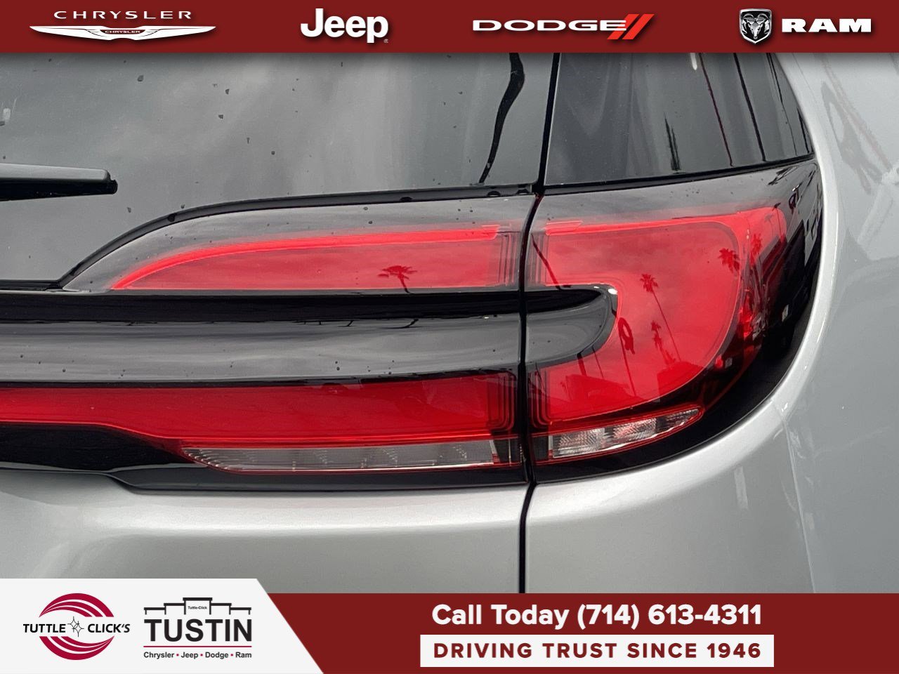 New 2026 Silver Mist Clear-Coat Exterior Paint Chrysler Select image 9