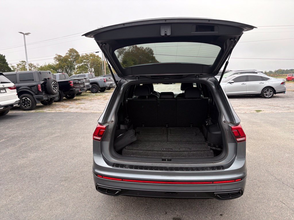 Used 2022  Volkswagen 2.0T SE R-Line Black image 13