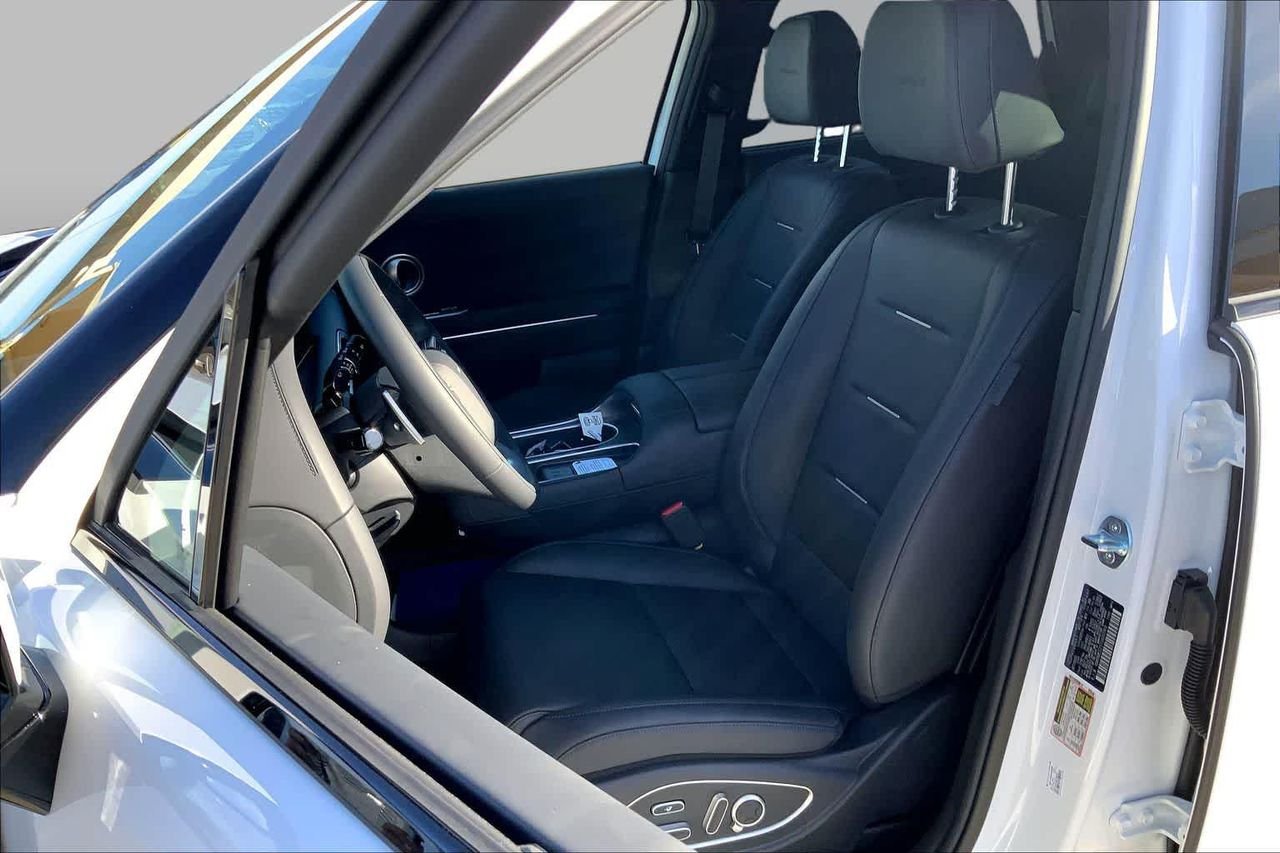 New 2026 Creamy White Pearl Hyundai Calligraphy FWD image 7