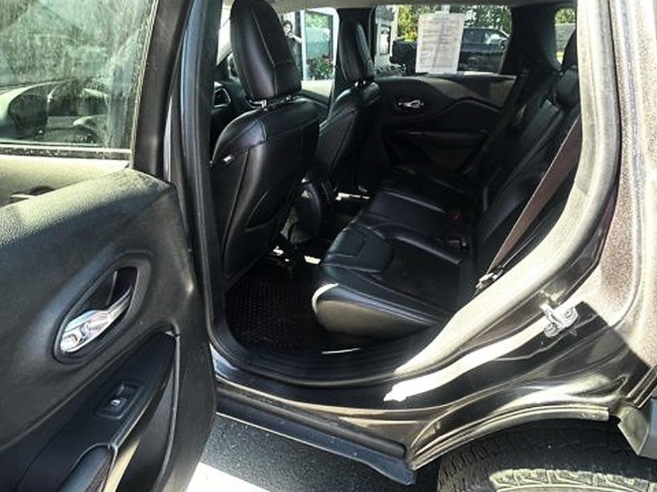 Used 2020 Gray Jeep Trailhawk image 6