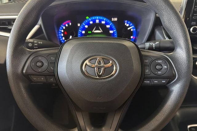 Used 2022 Wind Chill Pearl Toyota LE image 28