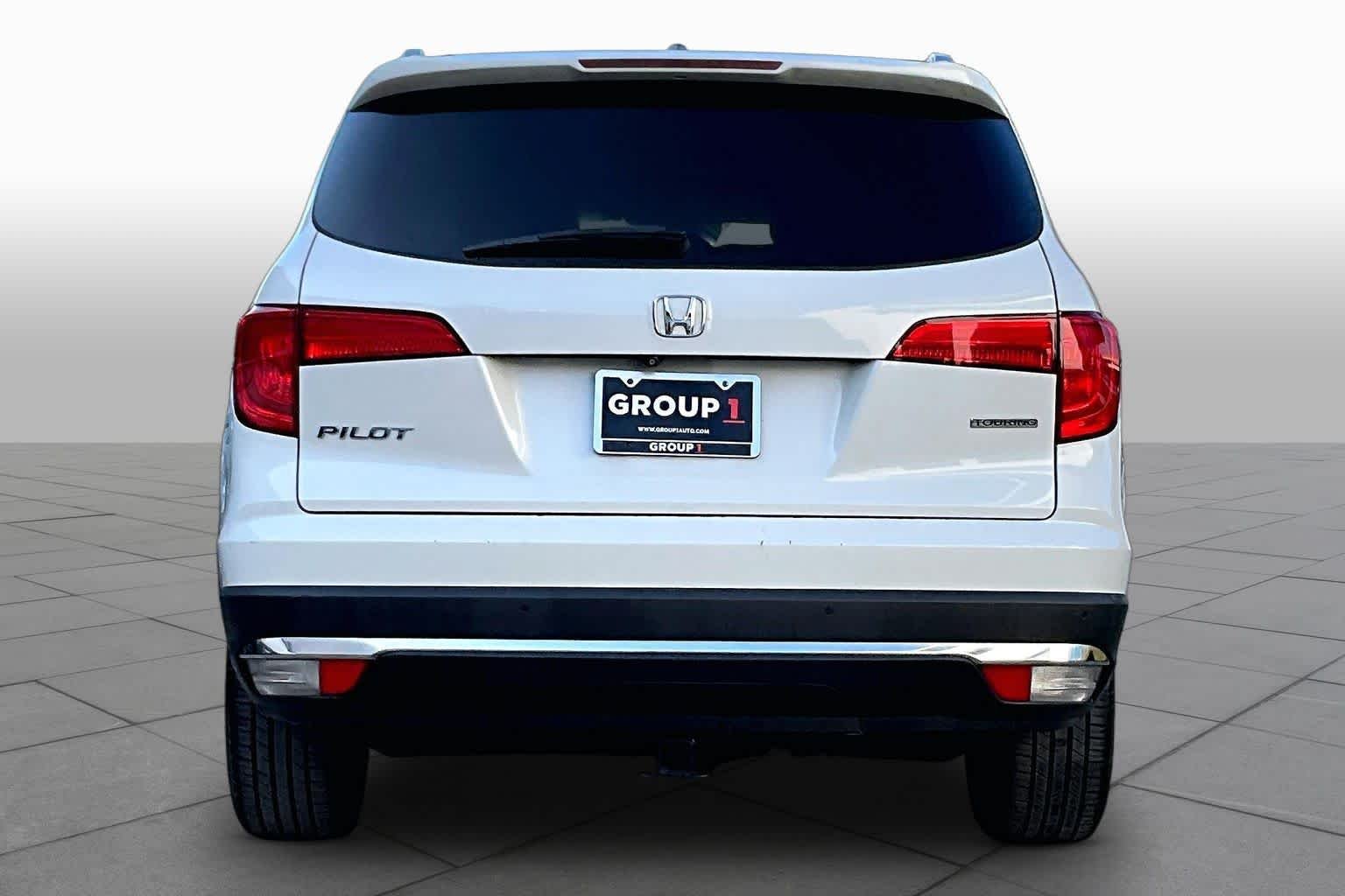Used 2018 White Diamond Pearl Honda Touring image 5