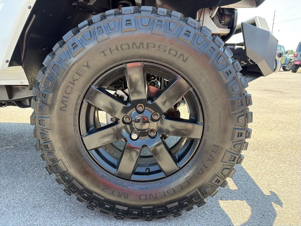 Used 2014 White Jeep Unlimited Sahara image 12