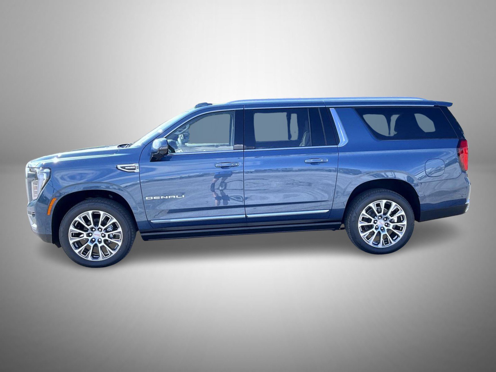 2026 GMC Yukon XL Denali - Photo 8