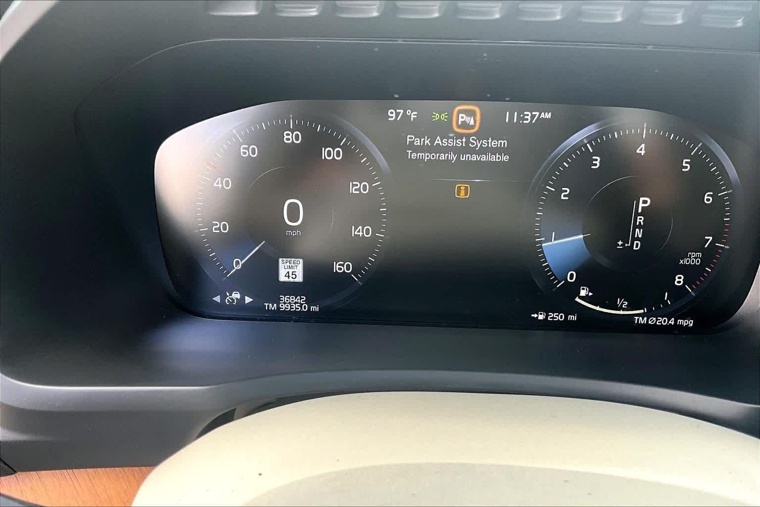 Used 2022 Onyx Black Metallic Volvo Momentum image 22
