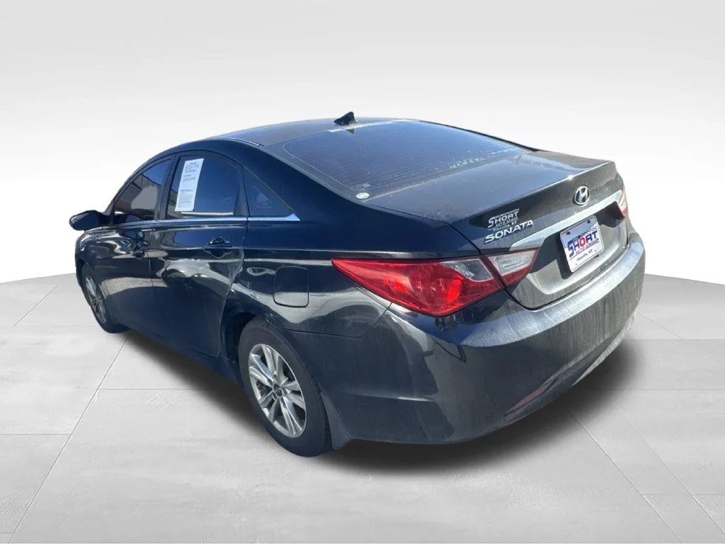Used 2013 Black Hyundai GLS image 7