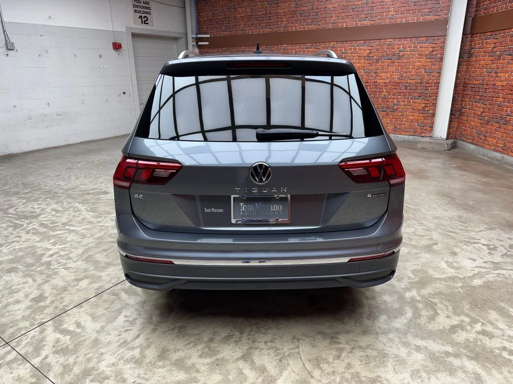 Certified Used 2022 Platinum Gray Metallic Volkswagen 2.0T SE image 4