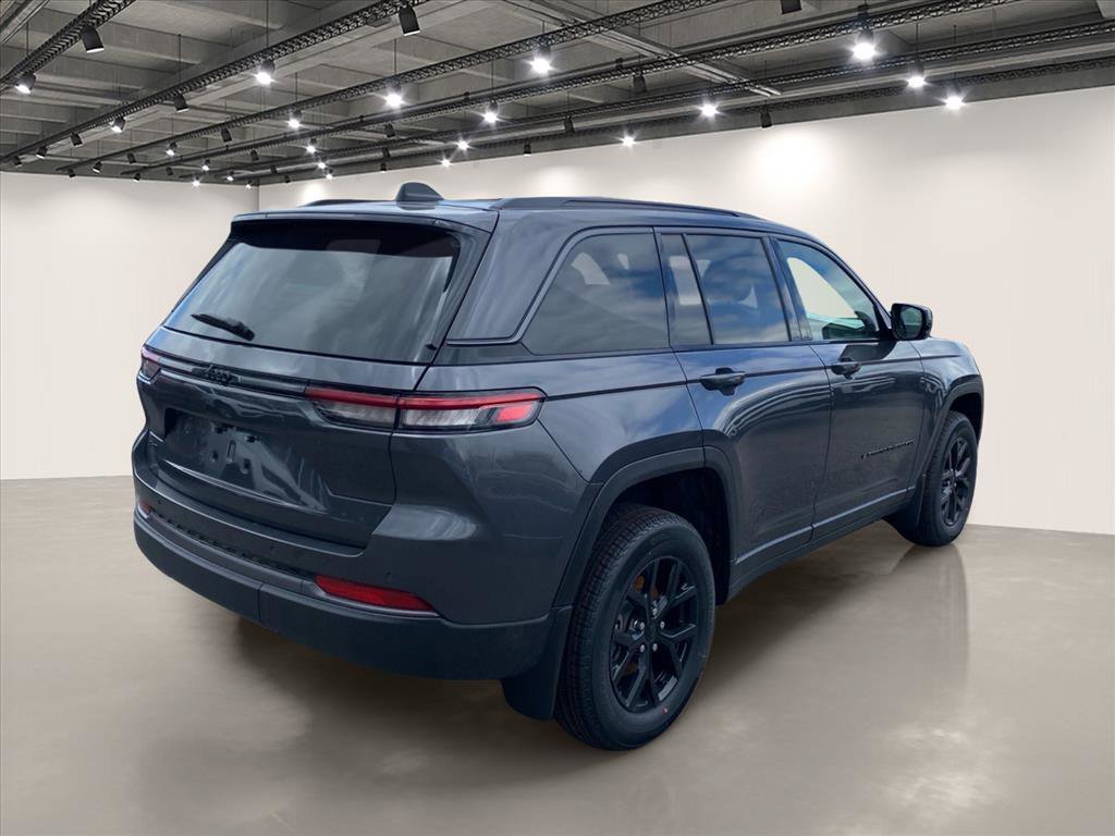 New 2026 Baltic Gray Metallic Clearcoat Jeep Altitude image 4