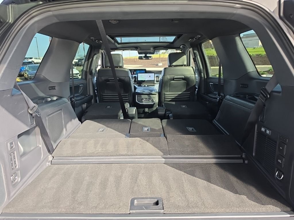Used 2025  Ford Tremor image 32