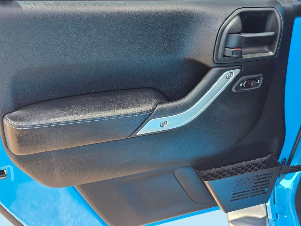 Used 2017 Blue Jeep Unlimited Sahara image 12