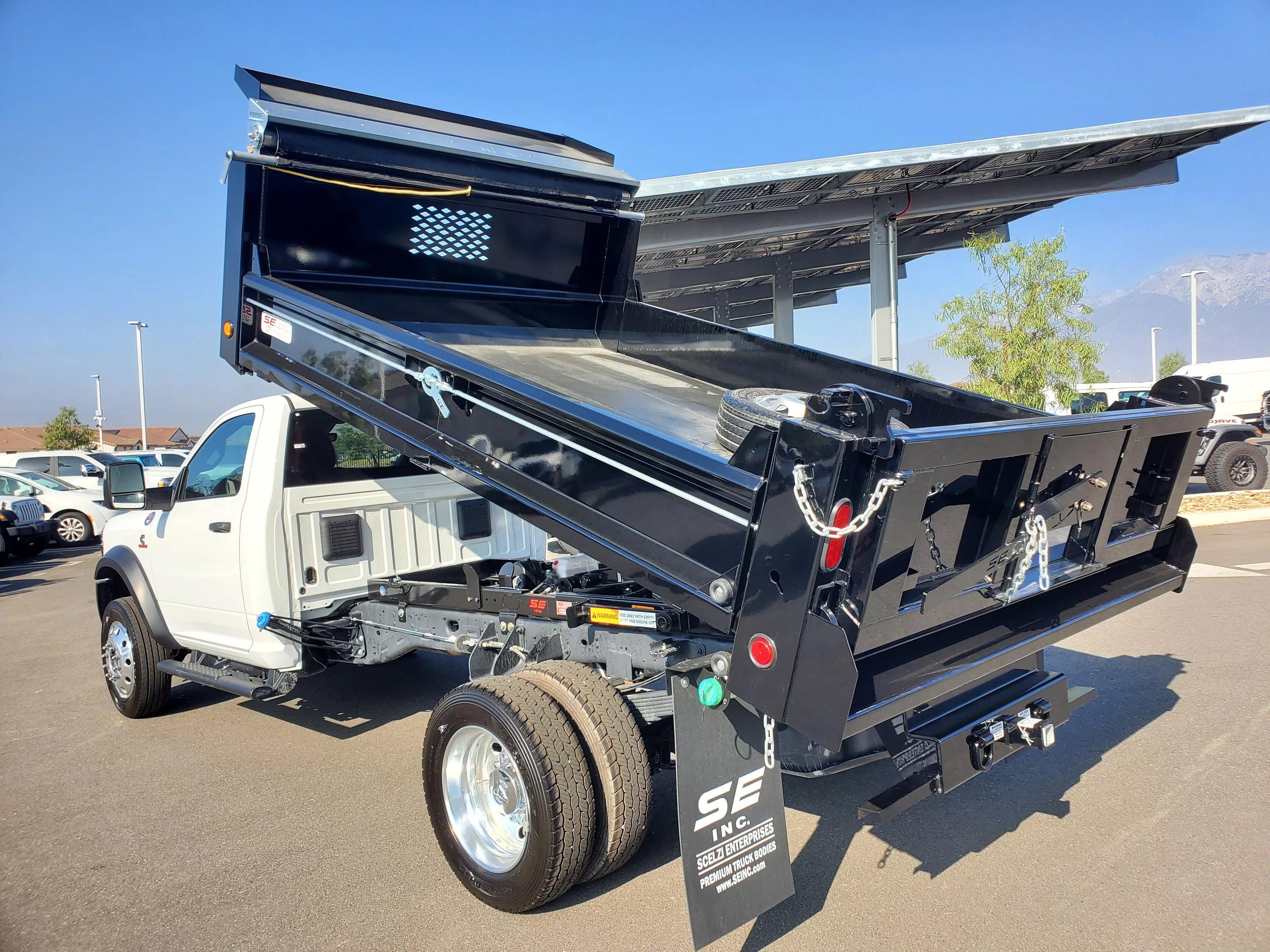 New 2026 Bright White Clearcoat RAM Tradesman image 24