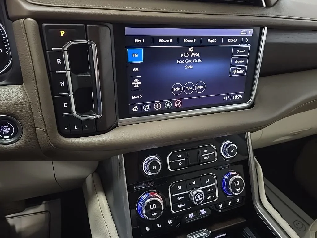 Used 2021 White GMC Denali image 26