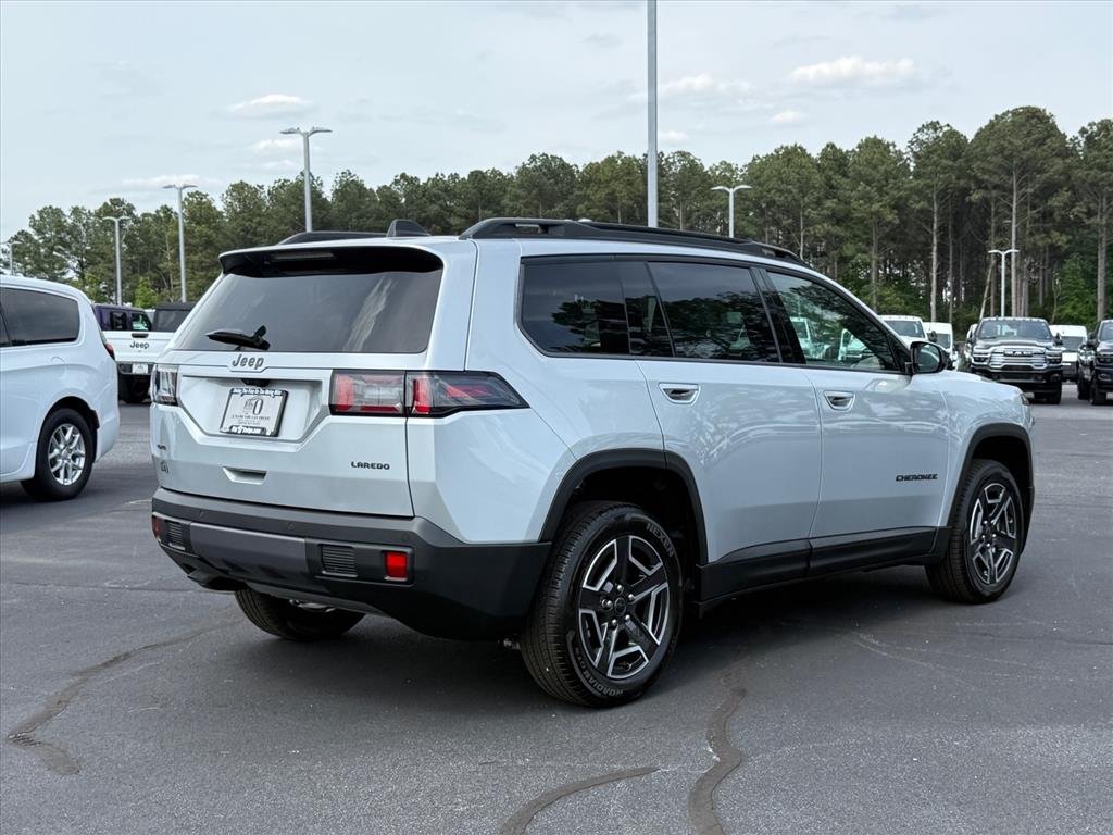 New 2026 Silver Zynith Clear-Coat Exterior Paint Jeep Laredo 4x4 image 3
