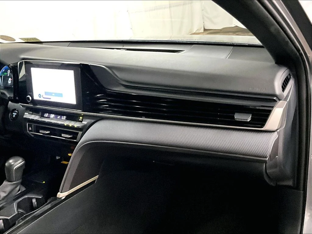 Used 2025  Toyota SE image 13