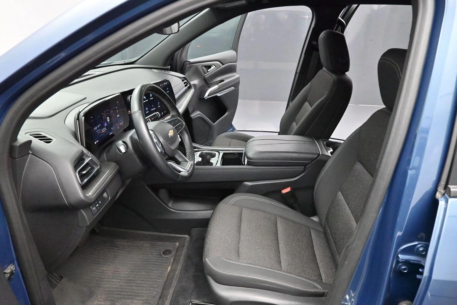 Used 2024 Lakeshore Blue Metallic Chevrolet LT image 12