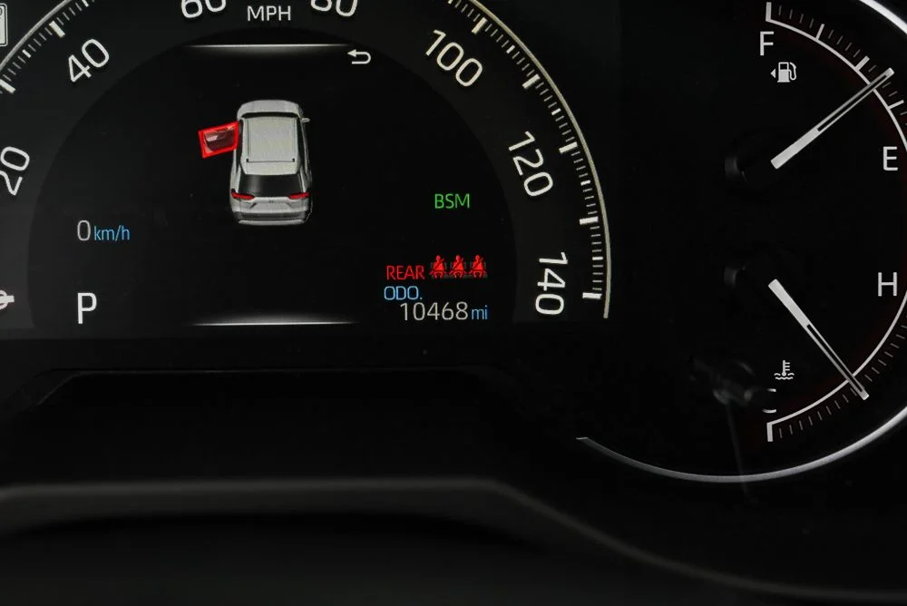 Used 2025 Silver Toyota XLE Premium image 23