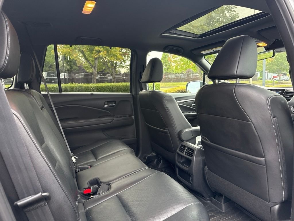 Used 2019 Lunar Silver Metallic Honda EX-L image 23